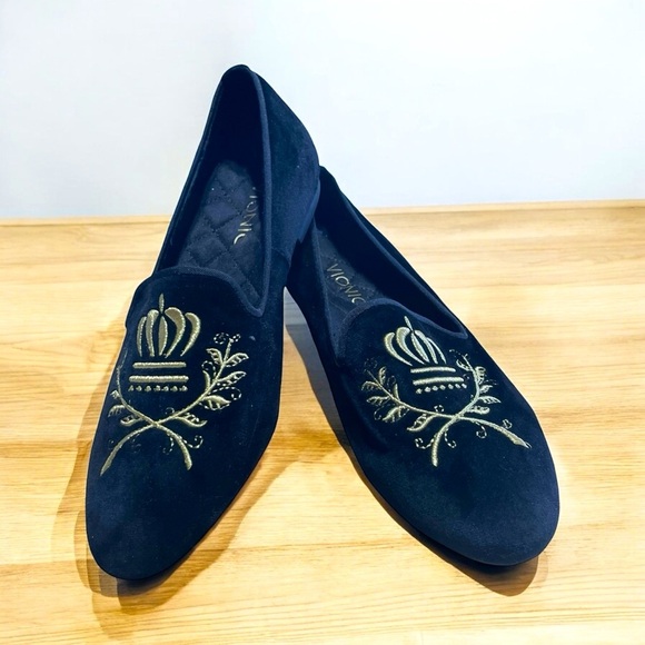 Vionic Romi Black Velvet Gold Embroidered Crest Smoking Loafers Size 7.5 - Picture 1 of 10